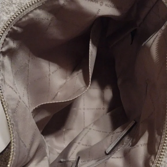 Michael kors purse - Picture 8 of 14